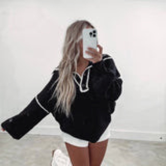 Sweaters - Black & White Sweater